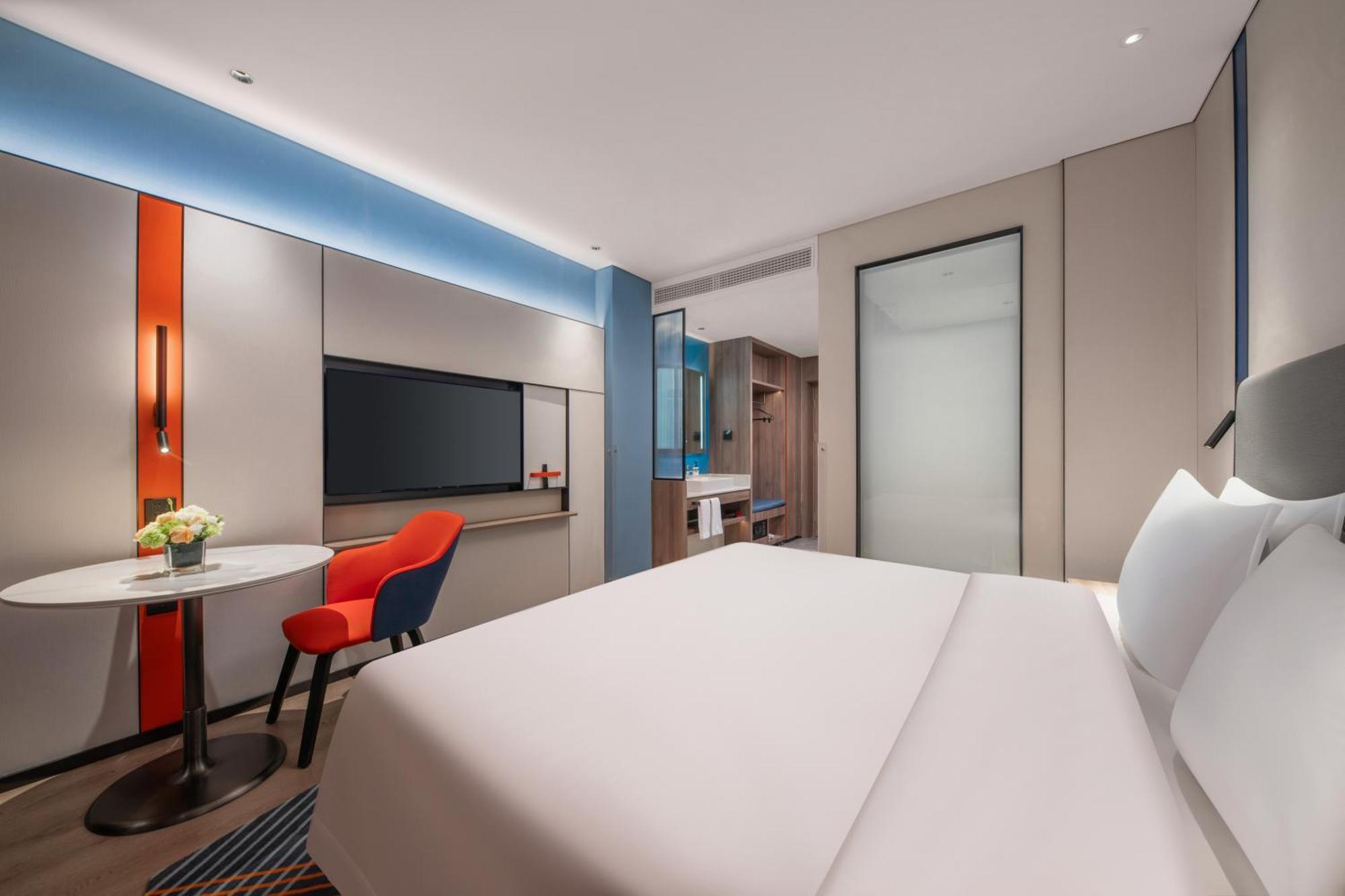 Hotel Express Zhongguancun Tech Park By Ihg L Next To Yuanmingyuan Park & Sport L Taxi 10 Minutes To Summer Palace & & Tsinghua L 20 Minutes To Badaling Great By High-speed Railway 4*