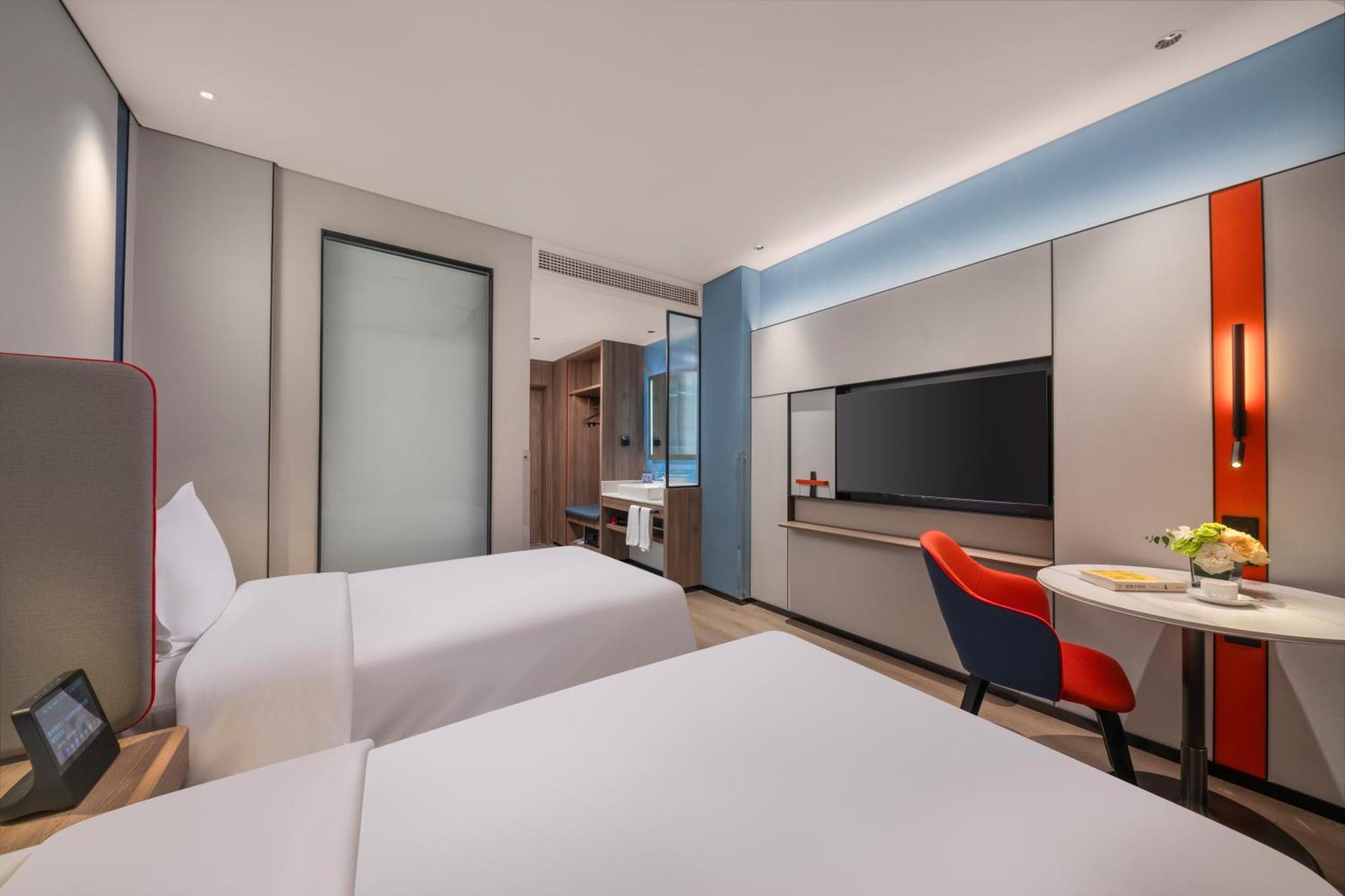 Hotel Express Zhongguancun Tech Park By Ihg L Next To Yuanmingyuan Park & Sport L Taxi 10 Minutes To Summer Palace & & Tsinghua L 20 Minutes To Badaling Great By High-speed Railway