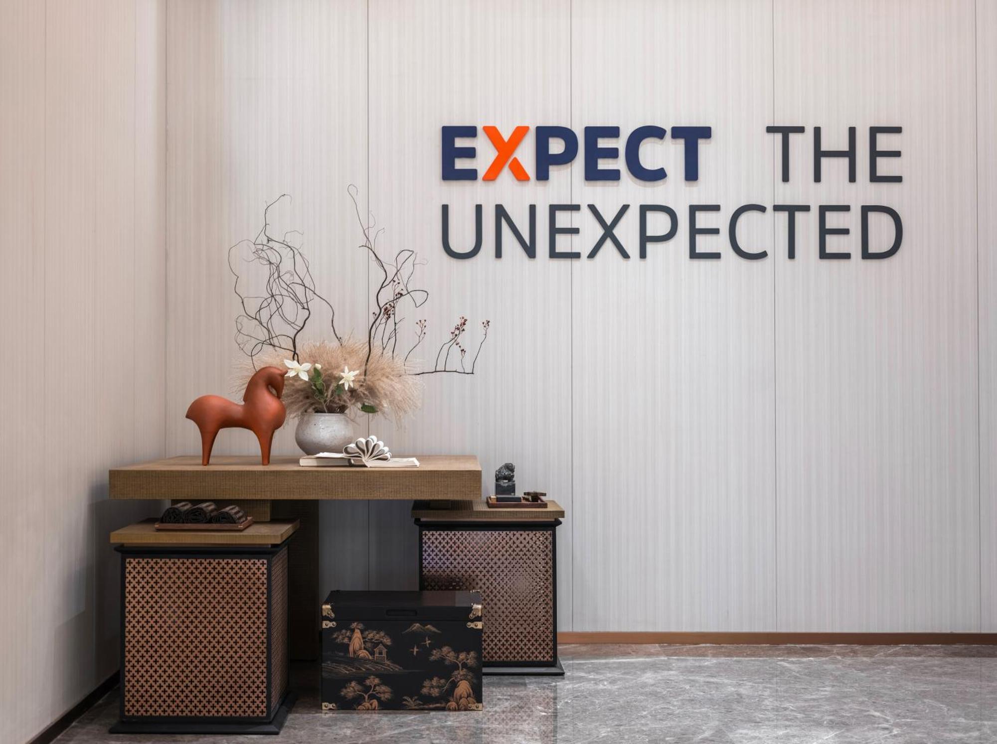 Express Zhongguancun Tech Park By Ihg L Next To Yuanmingyuan Park & Sport L Taxi 10 Minutes To Summer Palace & & Tsinghua L 20 Minutes To Badaling Great By High-speed Railway Beijing