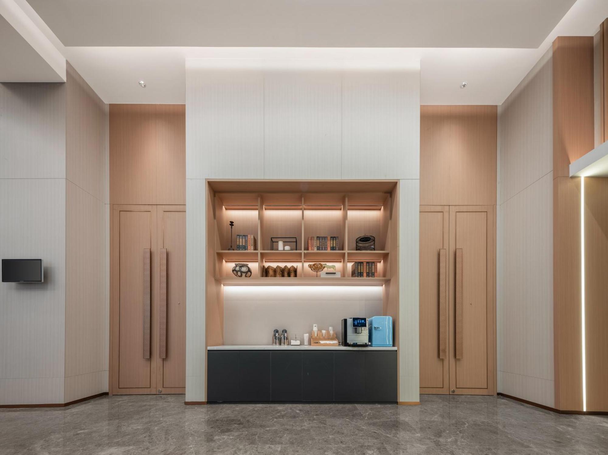 Express Zhongguancun Tech Park By Ihg L Next To Yuanmingyuan Park & Sport L Taxi 10 Minutes To Summer Palace & & Tsinghua L 20 Minutes To Badaling Great By High-speed Railway 4* Beijing